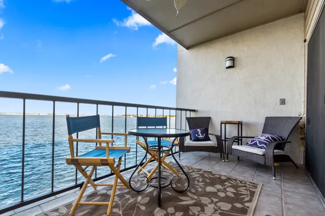 $219,900 | 351 Lakeside Lane, Unit 204, Houston, TX 77058