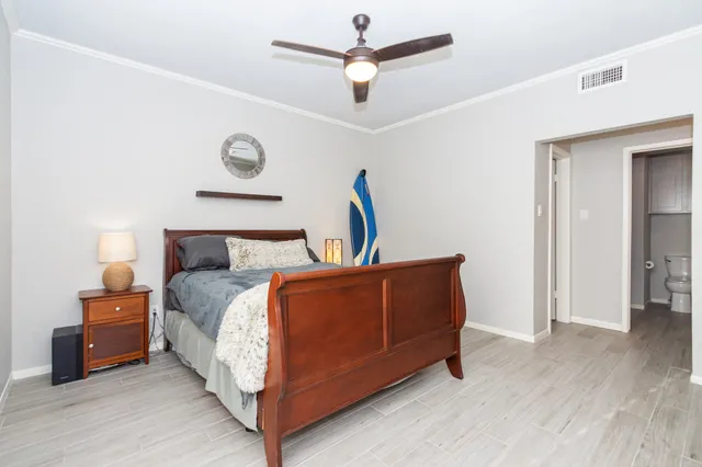 $230,000 | 351 Lakeside Lane, Unit 204, Houston, TX 77058