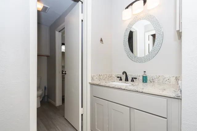 $230,000 | 351 Lakeside Lane, Unit 204, Houston, TX 77058