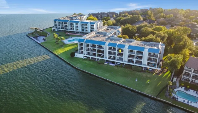 $219,900 | 351 Lakeside Lane, Unit 204, Houston, TX 77058