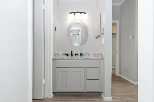 $230,000 | 351 Lakeside Lane, Unit 204, Houston, TX 77058