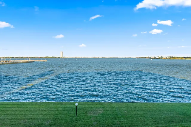 $219,900 | 351 Lakeside Lane, Unit 204, Houston, TX 77058