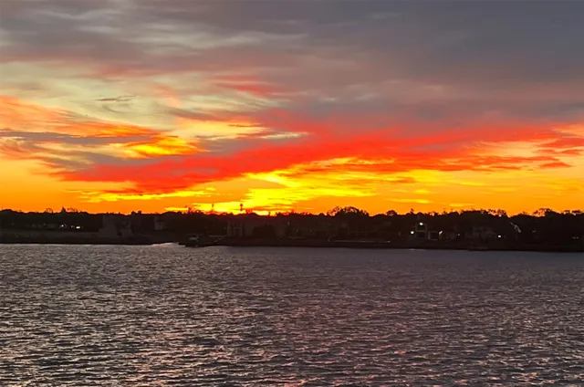 $230,000 | 351 Lakeside Lane, Unit 204, Houston, TX 77058