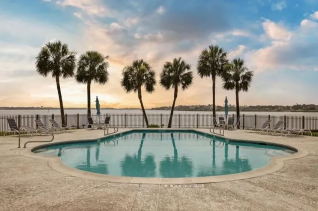 $230,000 | 351 Lakeside Lane, Unit 204, Houston, TX 77058