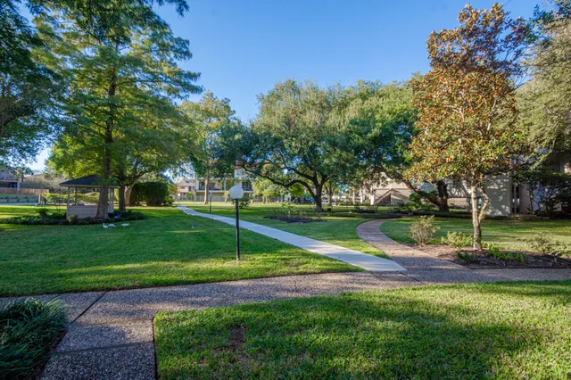 $219,900 | 351 Lakeside Lane, Unit 204, Houston, TX 77058