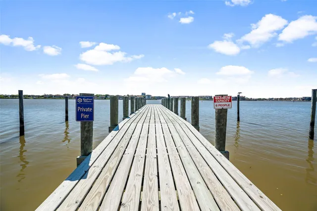 $219,900 | 351 Lakeside Lane, Unit 204, Houston, TX 77058