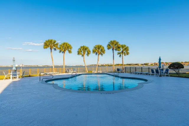 $219,900 | 351 Lakeside Lane, Unit 204, Houston, TX 77058