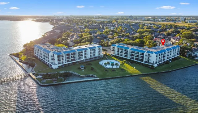 $219,900 | 351 Lakeside Lane, Unit 204, Houston, TX 77058