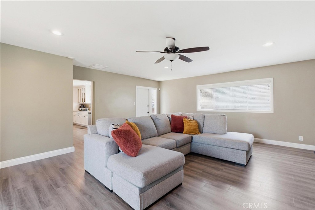 3403 Roxanne Avenue Long Beach, CA 90808 - Photo 5 of 22