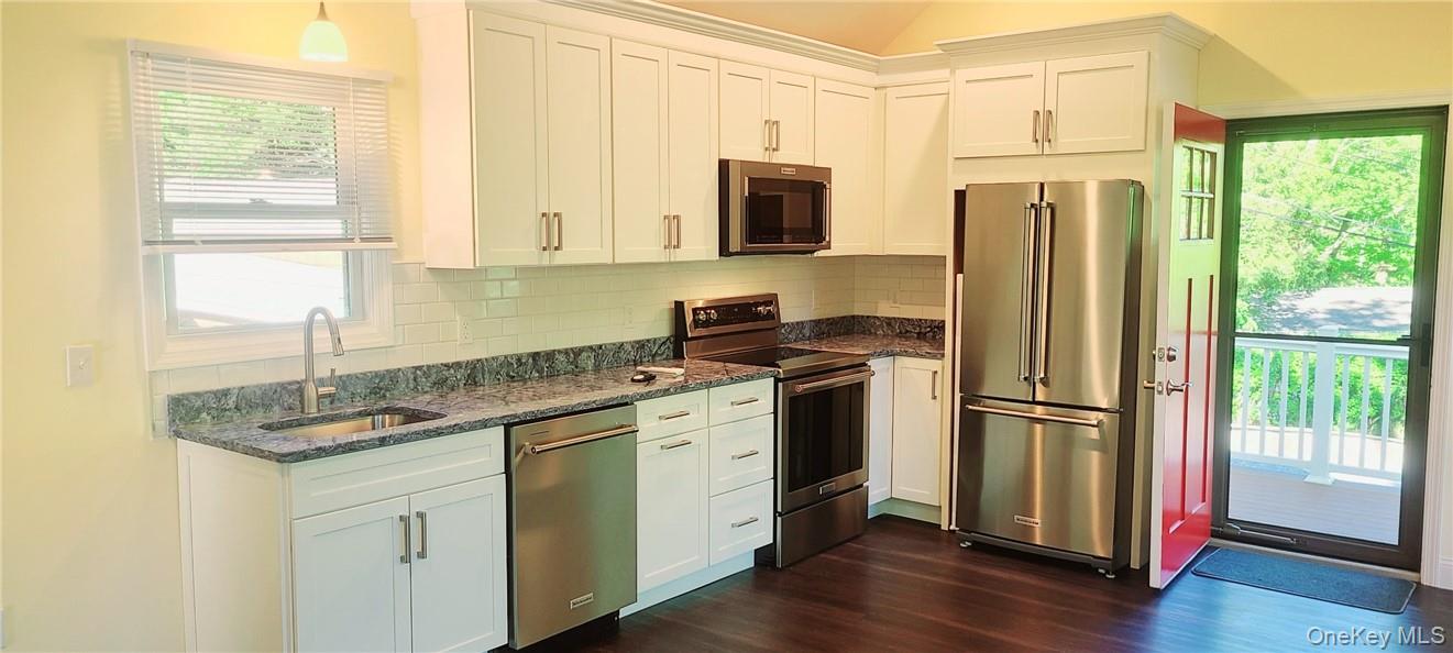 11 Curry Road Mahopac, NY 10541 - Photo 12 of 25 Kitchen