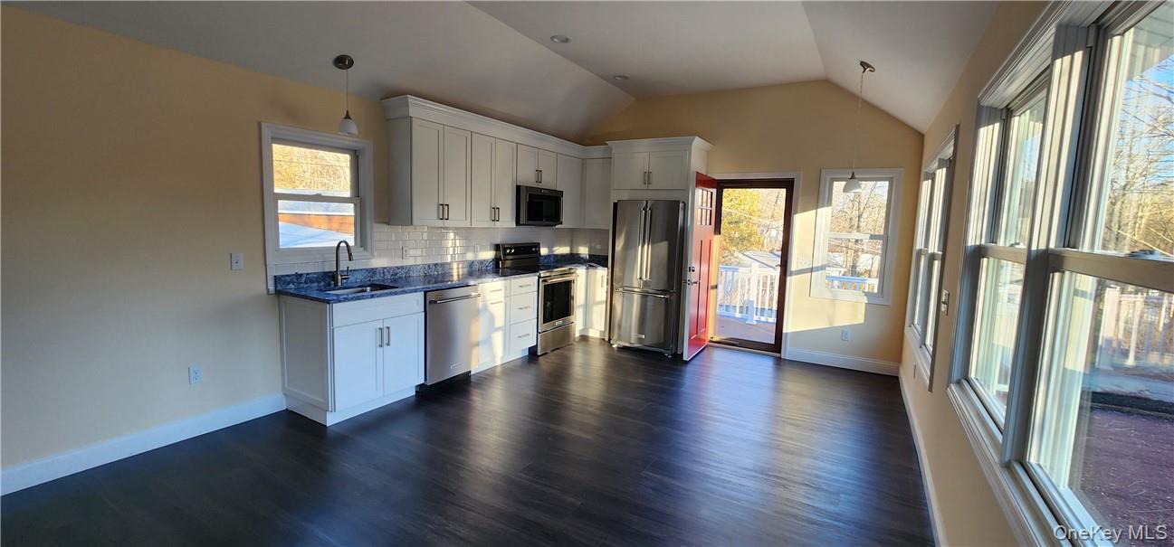 11 Curry Road Mahopac, NY 10541 - Photo 10 of 25 Kitchen/livingrm