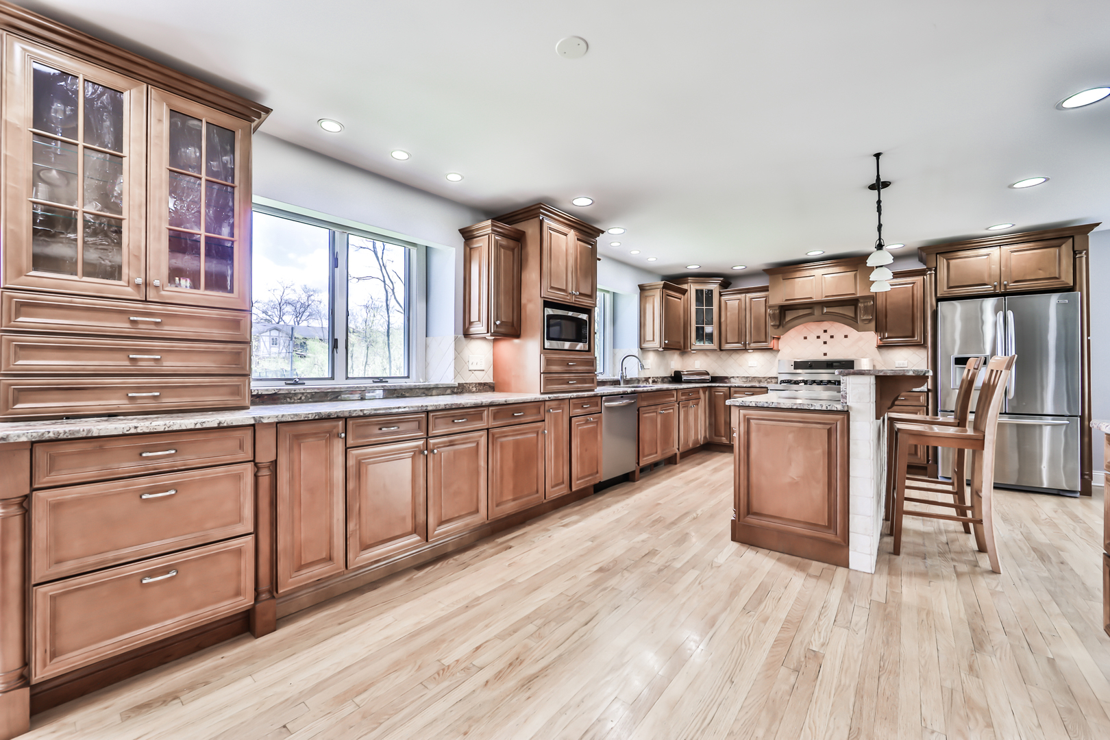 8001 William Drive Willowbrook, IL 60527 - Photo 3 of 44