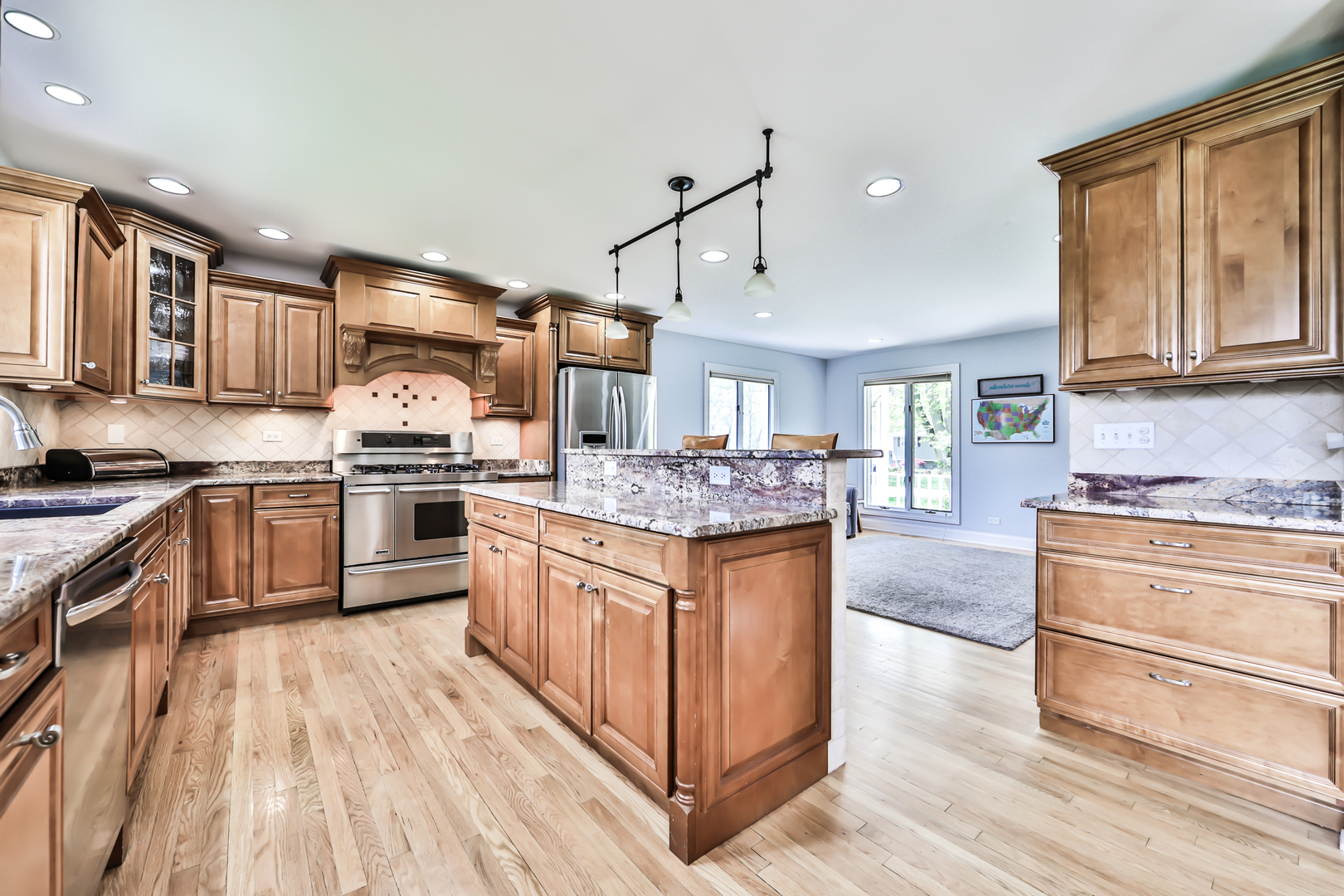 8001 William Drive Willowbrook, IL 60527 - Photo 4 of 44