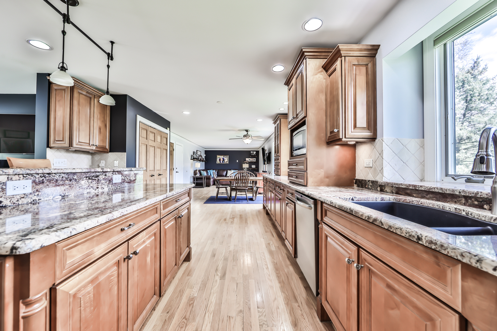 8001 William Drive Willowbrook, IL 60527 - Photo 5 of 44