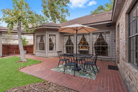 a view of a house with backyard and sitting area