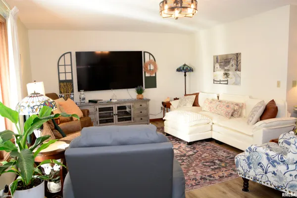 $160,000 | 2103 Maple Avenue, Macomb, IL 61455