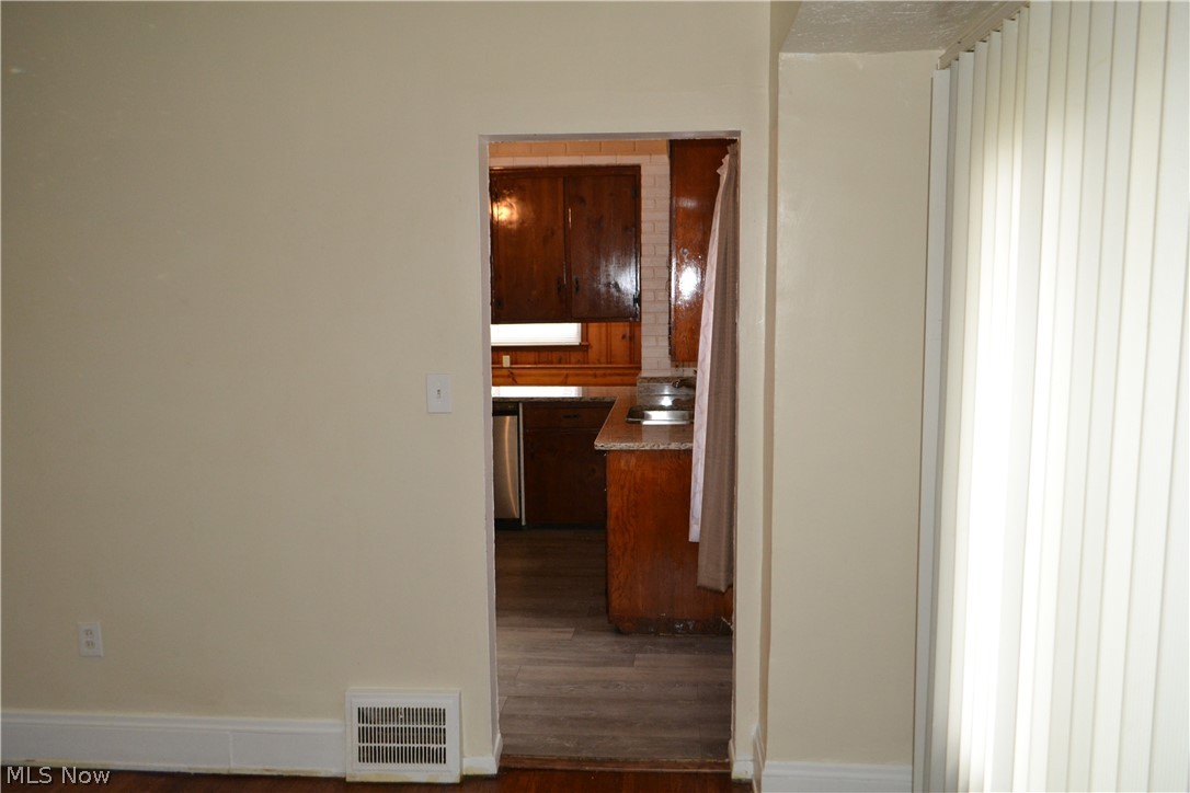 923 Nela View Road Cleveland Heights, OH 44112 - Photo 8 of 32
