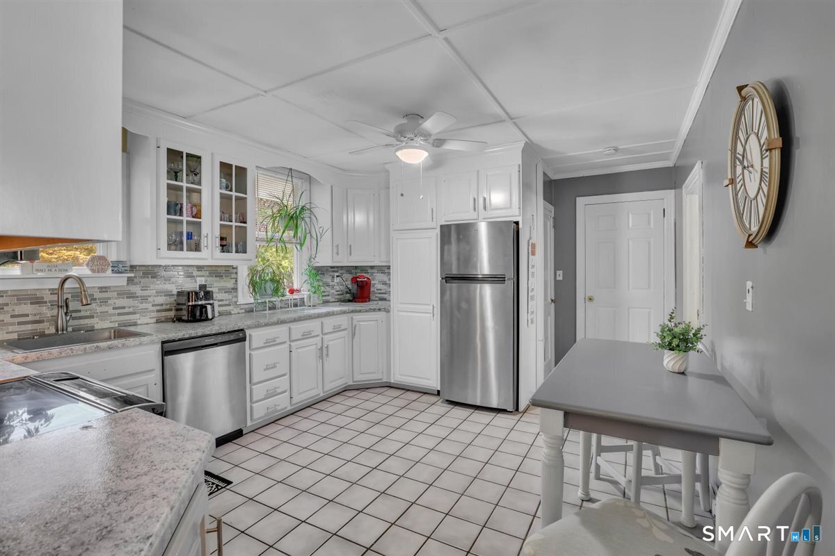 4 Crown Street Middletown, CT 06457 - Photo 7 of 29