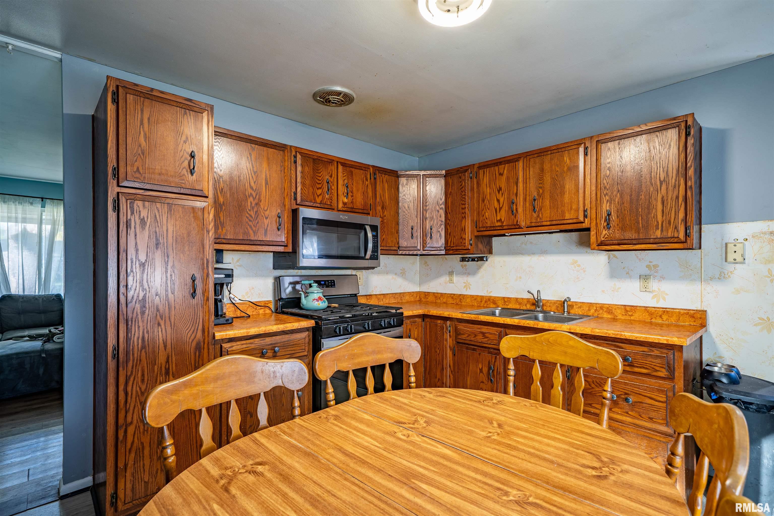 103 South Meadowview Lane Washington, IL 61571 - Photo 11 of 25