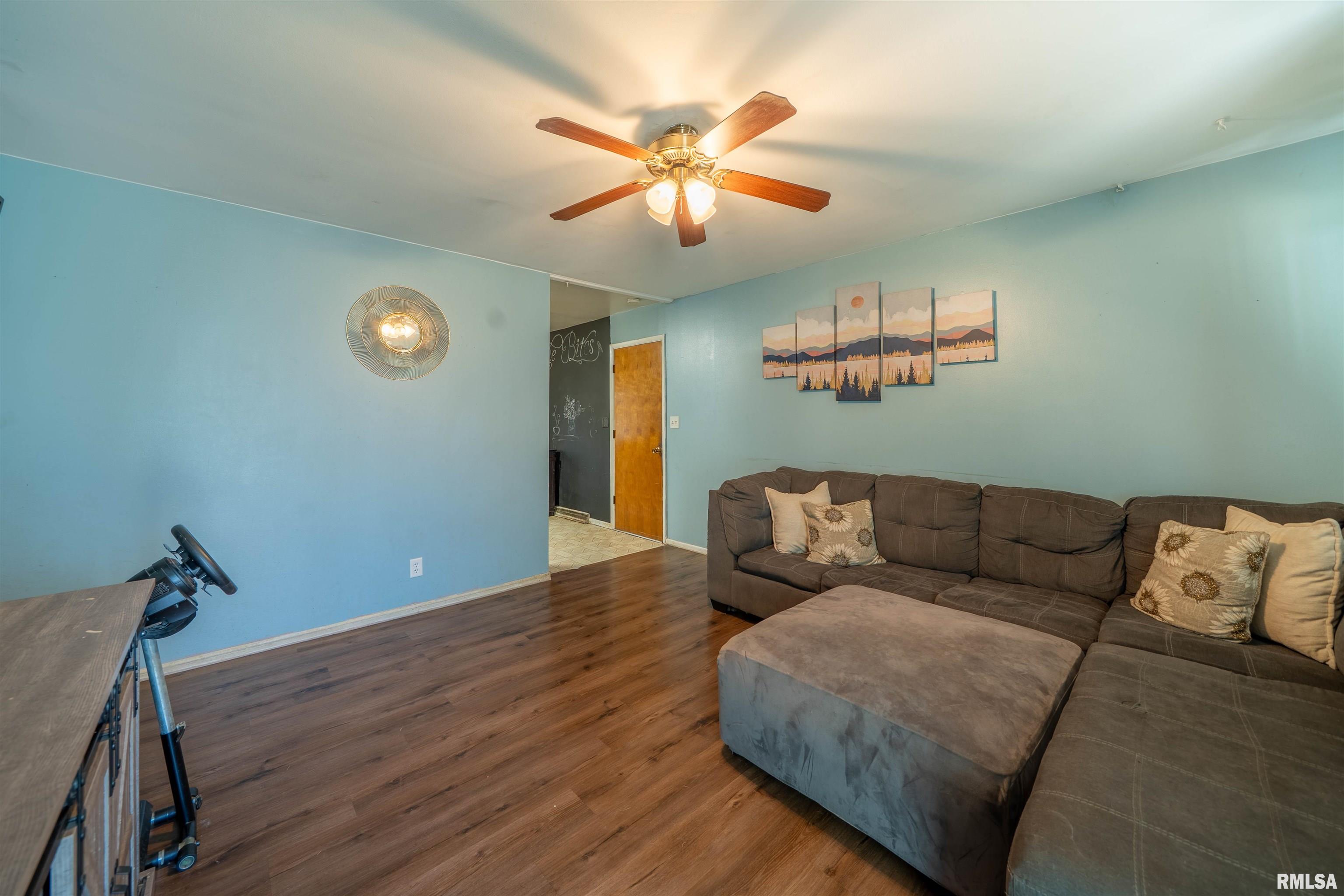 103 South Meadowview Lane Washington, IL 61571 - Photo 4 of 25