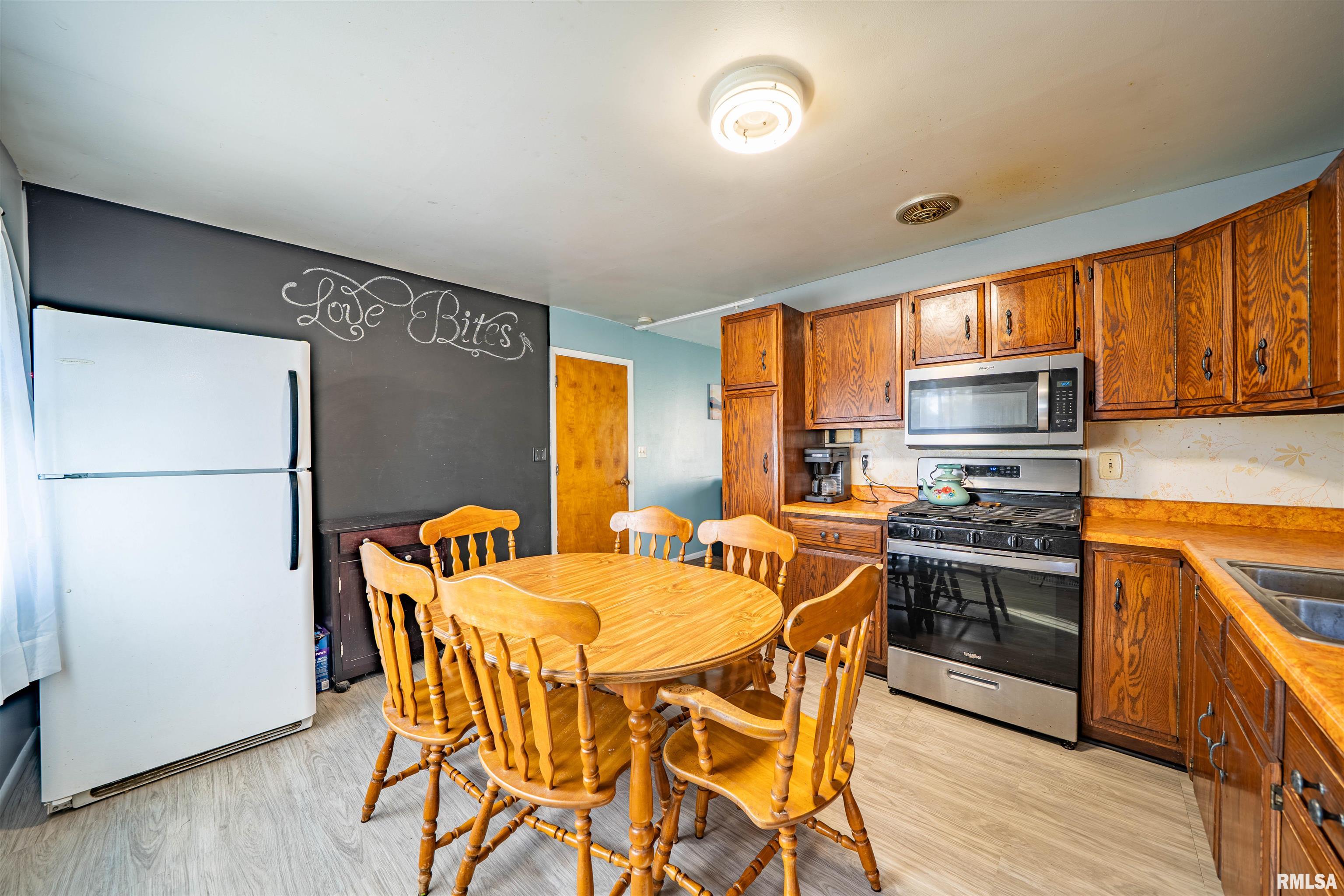 103 South Meadowview Lane Washington, IL 61571 - Photo 8 of 25