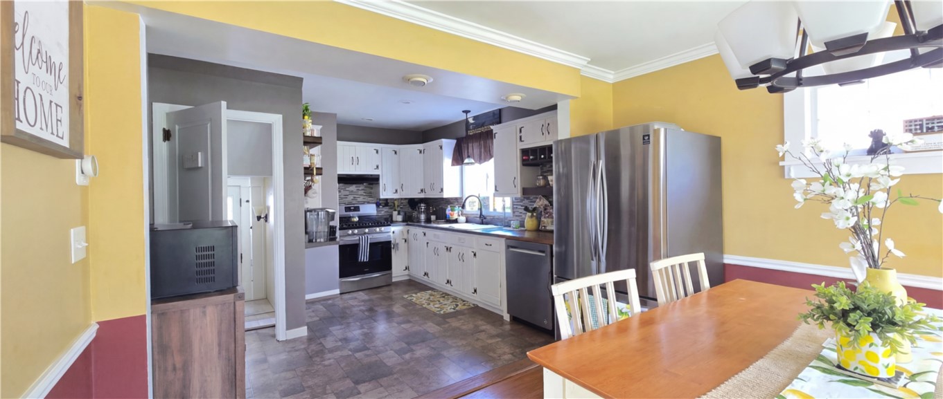 37 Clinton Street Batavia, NY 14020 - Photo 6 of 17 Dining & kitchen