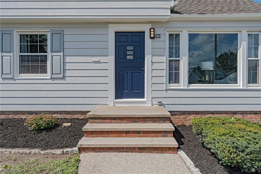 11815 Derby Road Garfield Heights, OH 44125 - Photo 2 of 31 View of doorway to property