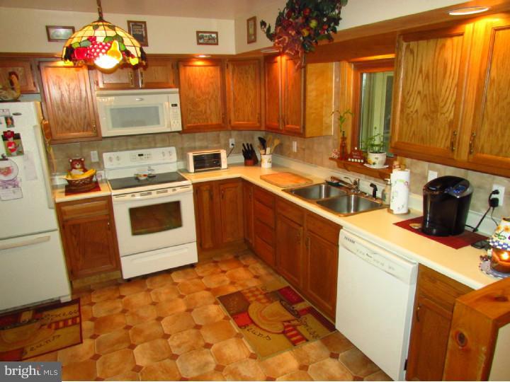 3190 Sterner Mill Road Quakertown, PA 18951 - Photo 8 of 25 Kitchen