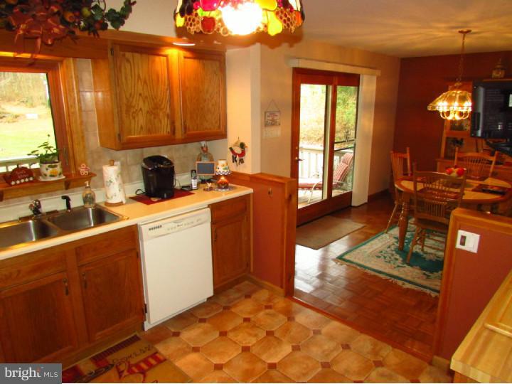 3190 Sterner Mill Road Quakertown, PA 18951 - Photo 10 of 25 Kitchen