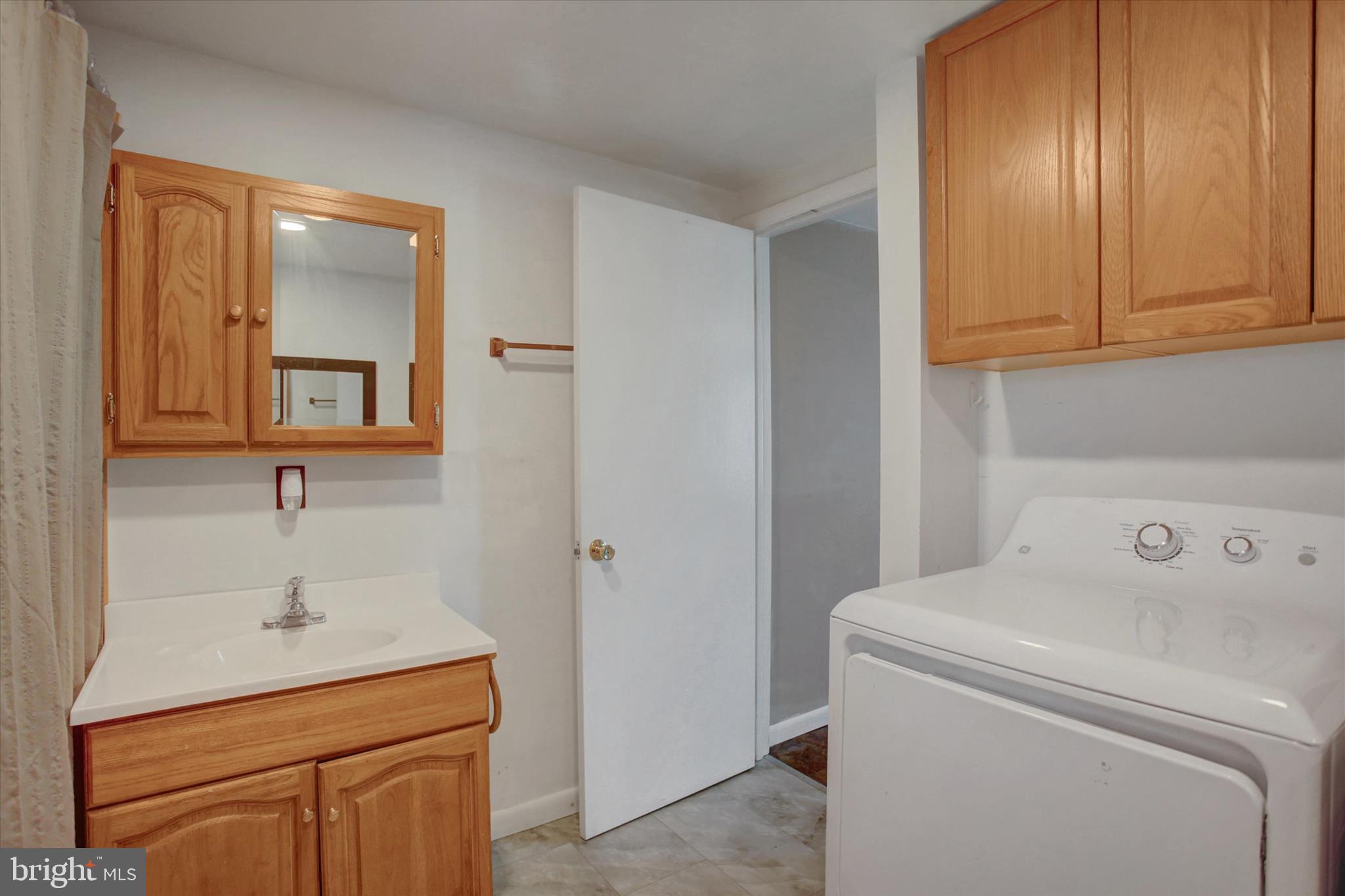 1611 Pine Road Carlisle, PA 17015 - Photo 20 of 45 a utility room with dryer and washer