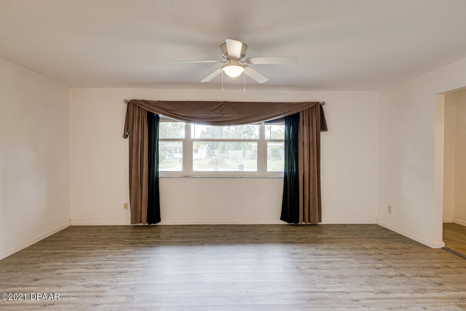 231 Sanchez Avenue Ormond Beach, FL 32174 - Photo 7 of 25 Living Room