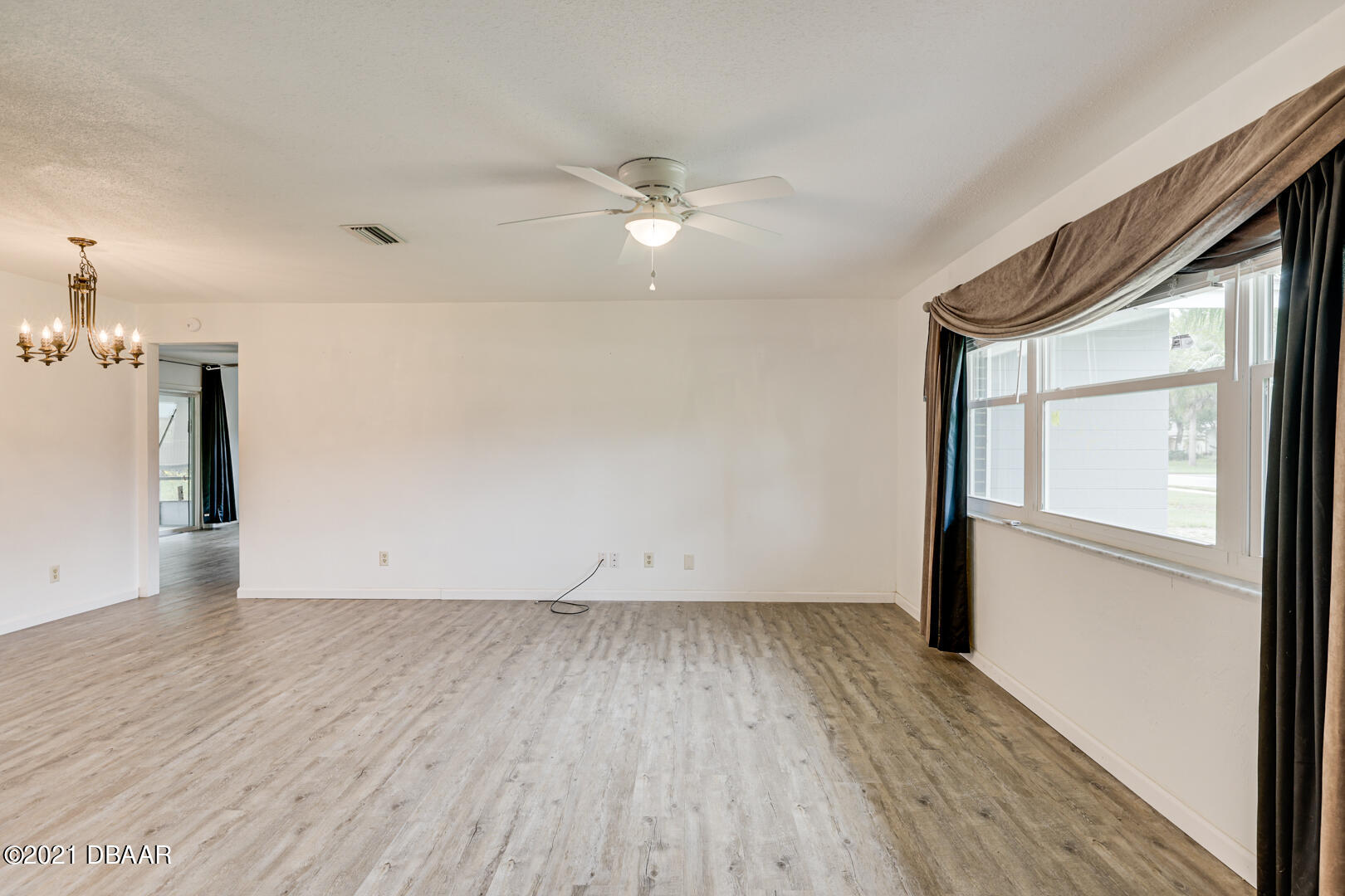231 Sanchez Avenue Ormond Beach, FL 32174 - Photo 10 of 25 Living Room
