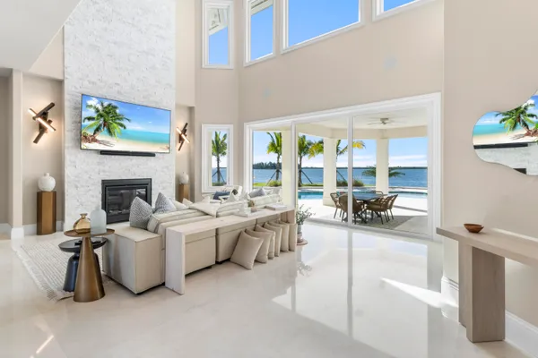 $5,895,000 | 526 Point Lane, Vero Beach, FL 32963