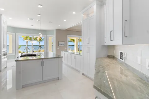 $5,895,000 | 526 Point Lane, Vero Beach, FL 32963