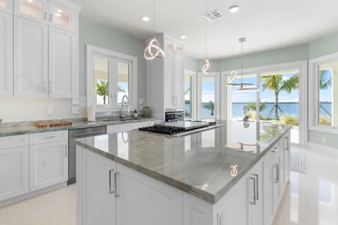 $5,895,000 | 526 Point Lane, Vero Beach, FL 32963