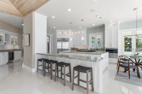 $5,895,000 | 526 Point Lane, Vero Beach, FL 32963