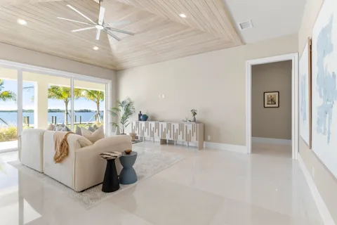 $5,895,000 | 526 Point Lane, Vero Beach, FL 32963
