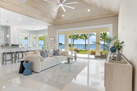 $5,895,000 | 526 Point Lane, Vero Beach, FL 32963