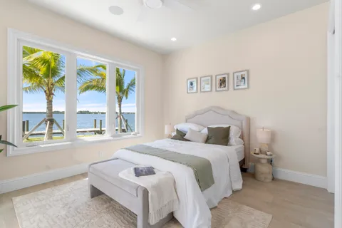 $5,895,000 | 526 Point Lane, Vero Beach, FL 32963