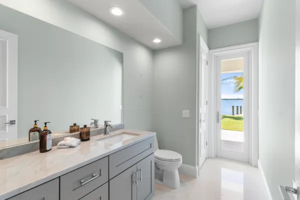 $5,895,000 | 526 Point Lane, Vero Beach, FL 32963