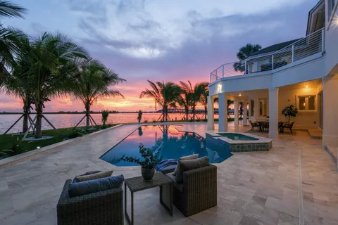 $5,895,000 | 526 Point Lane, Vero Beach, FL 32963