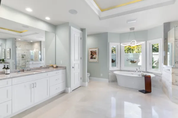 $5,895,000 | 526 Point Lane, Vero Beach, FL 32963