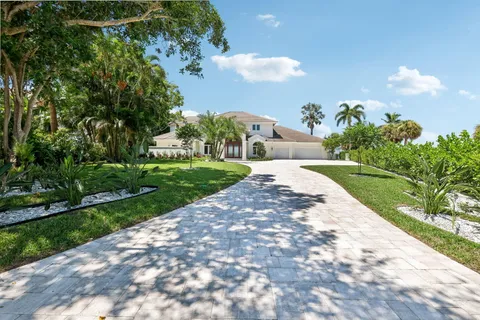 $5,895,000 | 526 Point Lane, Vero Beach, FL 32963