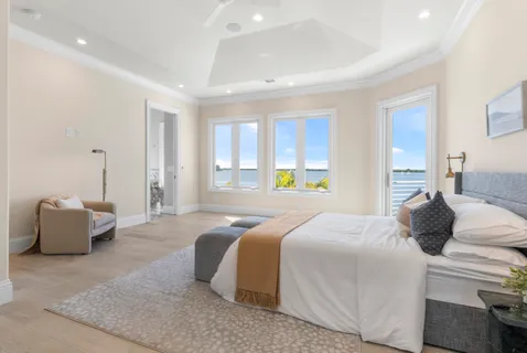 $5,895,000 | 526 Point Lane, Vero Beach, FL 32963