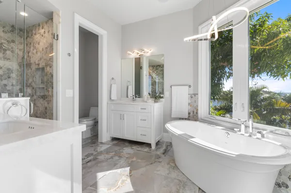 $5,895,000 | 526 Point Lane, Vero Beach, FL 32963