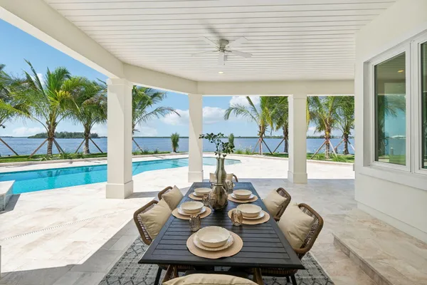 $5,895,000 | 526 Point Lane, Vero Beach, FL 32963