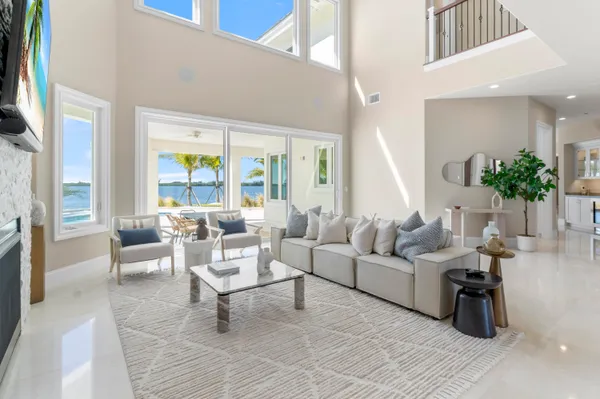 $5,895,000 | 526 Point Lane, Vero Beach, FL 32963