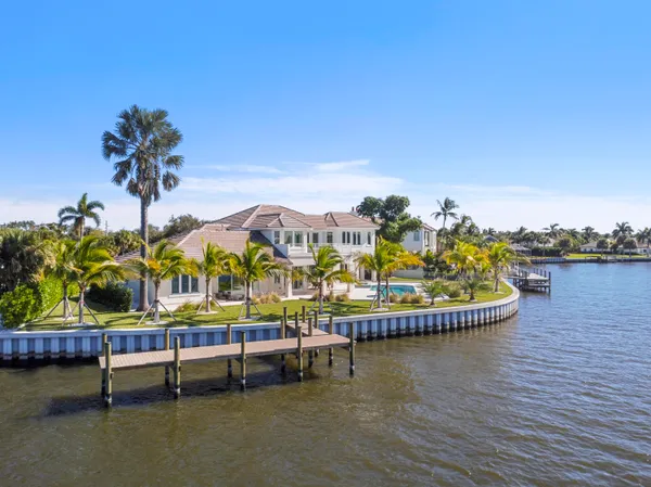 $5,895,000 | 526 Point Lane, Vero Beach, FL 32963