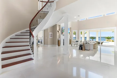 $5,895,000 | 526 Point Lane, Vero Beach, FL 32963