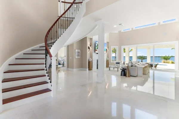 $5,895,000 | 526 Point Lane, Vero Beach, FL 32963